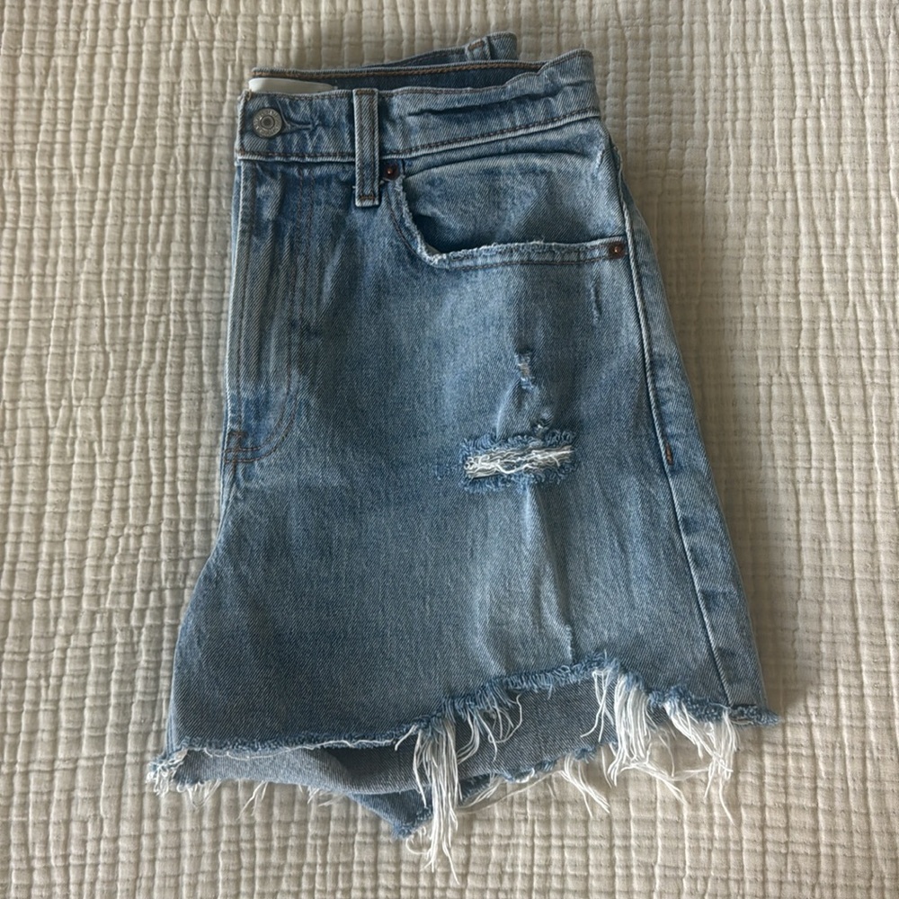 A&F High Rise 4” Short - Picture 4 of 5
